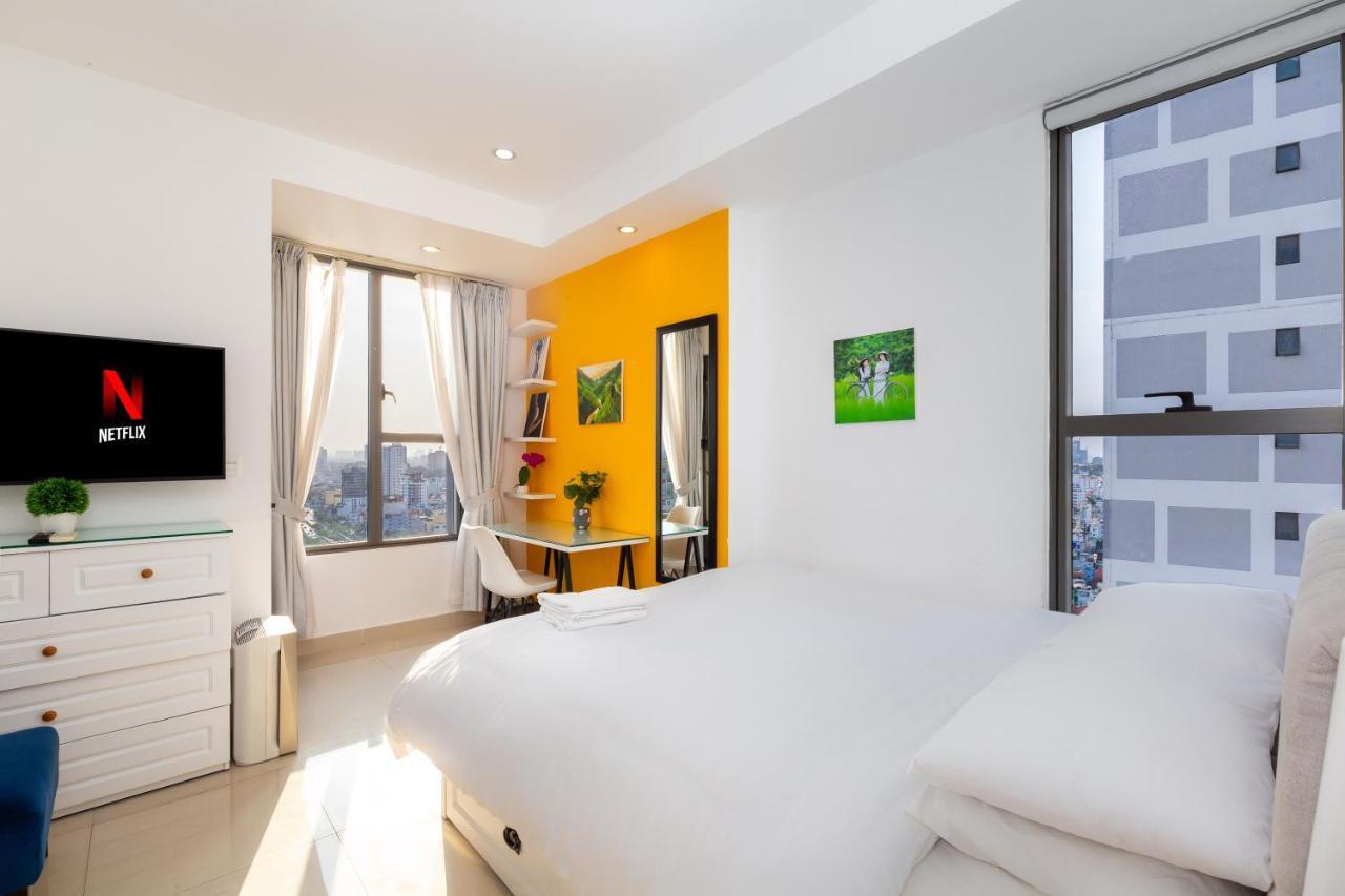 Serene Premier Apartment - River Gate Хошимин Экстерьер фото