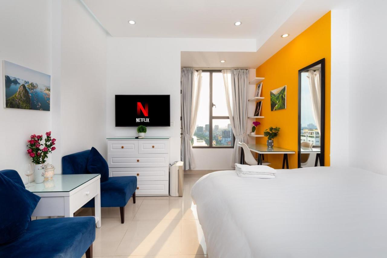 Serene Premier Apartment - River Gate Хошимин Экстерьер фото