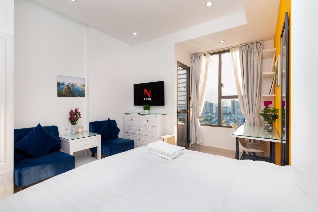 Serene Premier Apartment - River Gate Хошимин Экстерьер фото