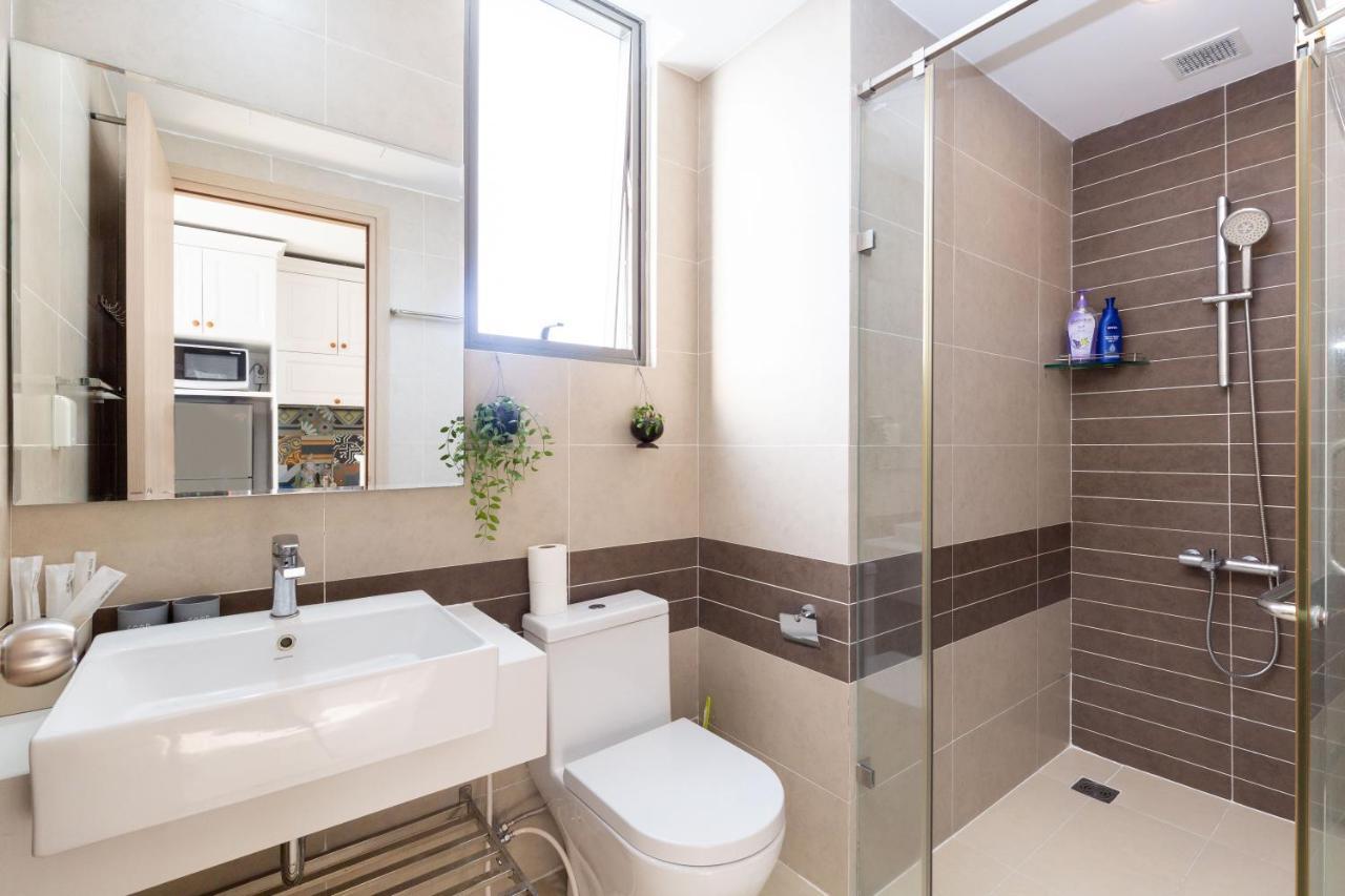Serene Premier Apartment - River Gate Хошимин Экстерьер фото